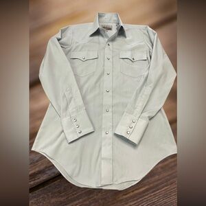 Western Wear Pearl Snap Long Sleeve Shirt. Light Gray. Size: 14 1/2- 32 33